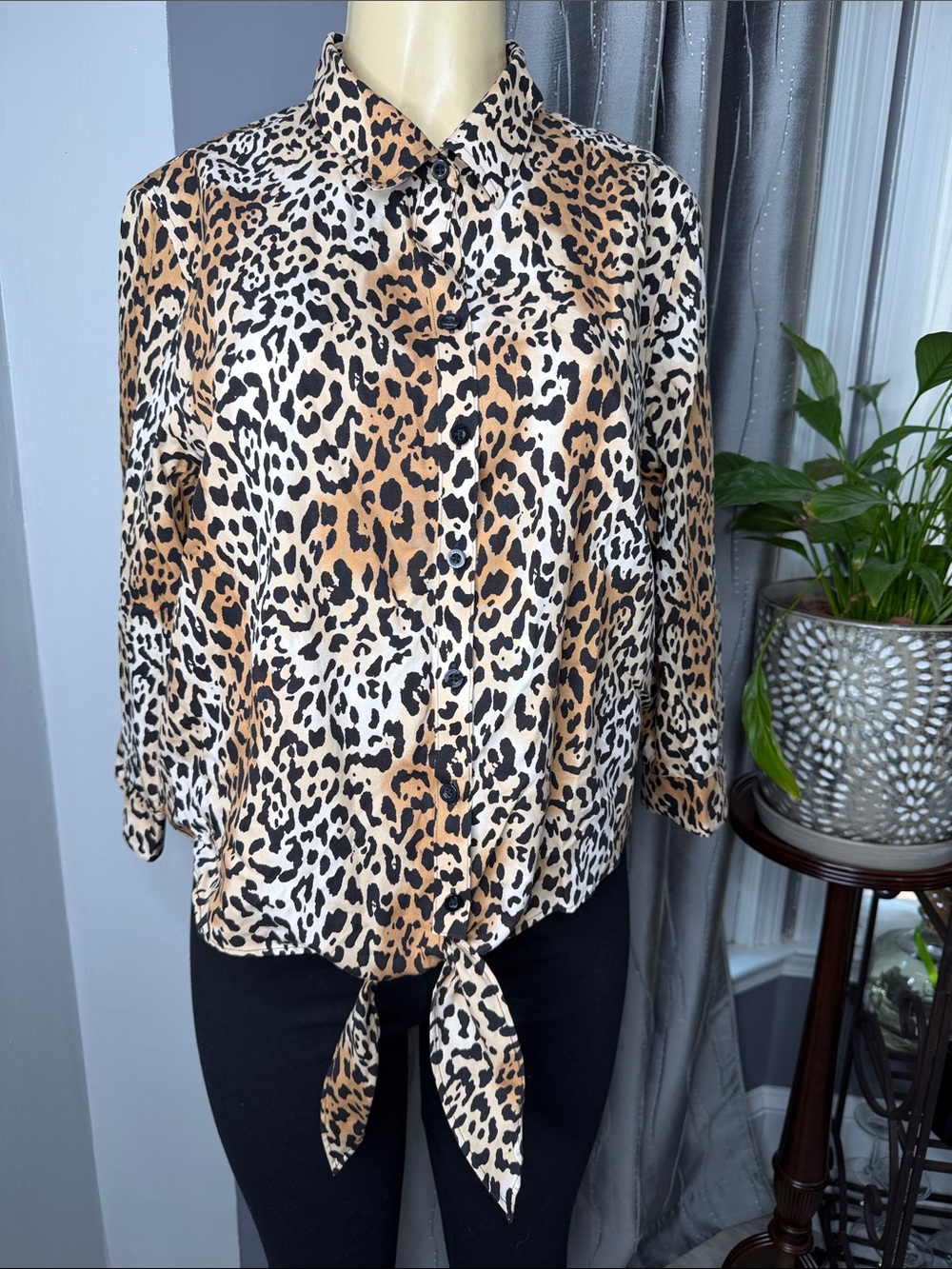 Chico's Women’s Sz 2  Leopard Print Tie-Front Button Down Blouse - Beige/Black